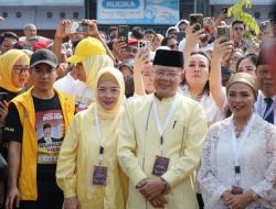 Ribuan Pendukung Iringi Pasangan Rohidin Mersyah – Meriani, Daftar Ke KPU Provinsi Bengkulu
