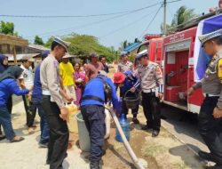 Satlantas Polres Kaur Berikan Bantuan Sosial Air Bersih Pada Masyarakat