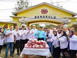 KAGAMA Provinsi Bengkulu Bagikan 3 Ton Tomat Secara Gratis Pada Masyarakat