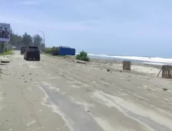Waspada ! Genangan Air Laut, Masyarakat Diimbau Hati-hati Saat Melintas Pesisir Pantai Berkas