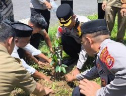 Polres RL Gelar Penyerahan Bantuan Bibit Ayam Petelur Dan Bibit Pohon