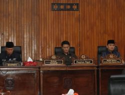 Bupati Kaur Paparkan Jawaban Eksekutif Terhadap Pandangan Umum Fraksi Pada Raperda APBD 2025