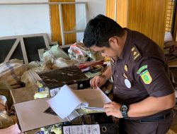 Kejari Seluma Lakukan Penggledahan di Ruang Kerja Sekretariat DPRD dan BKD