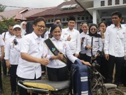 Lakukan Kunjungan di Puskesmas Seluma, Menkes RI Beri Hadiah Kepada Bidan Teladan