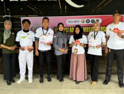 Kejati Bengkulu Bagikan Stiker Anti Korupsi di Unib dan Benmall