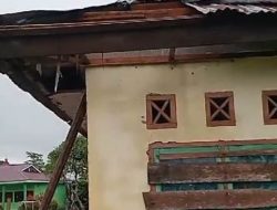 Atap Perpustakaan SDN 46 Desa Talang Perapat, Terbang Terbawa Angin