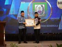 Pemprov Bengkulu Raih Penghargaan Atas Kepatuhan Penyelenggaraan Pelayanan Publik Dari Ombudsman RI