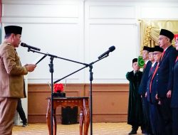 Plt Gubernur Bengkulu Rosjonsyah Lantik 5 Anggota Komisioner KIP