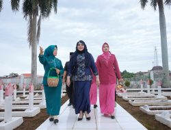 Ketua BKOW Provinsi Bengkulu, Anita Andriani Rosjonsyah Pimpin Apel dan Ziarah di Makam Pahlawan