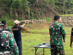 Perkuat Sinergi, Perbakin Mukomuko Bersama Kodim 0428 Gelar Latihan Menembak