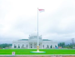 Taman Rumput Sintetis Pendopo Merah Putih Kini Jadi Destinasi Wisata Baru di Bengkulu