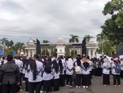 Ribuan Honorer Bengkulu Demo Kantor Pemda & DPRD, Tuntut Jadi Pegawai
