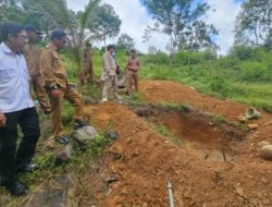 Dinas Kominfo Kaur Pantau Pembangunan Mini Tower Telkomsel Diwiliyah Blankspot Gunung Terang
