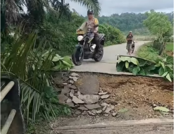 Diguyur Hujan Deras, Jalan Padang Leban-Ulak Agung Putus Total