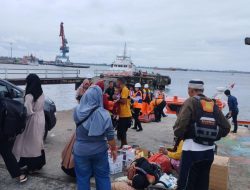 20 Penumpang KPT Dievakuasi Karena Kapal Tongkang Melintang