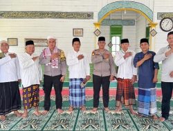 Kapolsek Enggano Laksanakan Giat Safari Jumat di Masjid Jamik Nurul Falah Malakoni