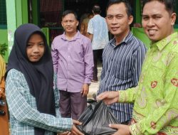 MTsN 2 Bengkulu Tengah Salurkan Zakat Fitrah dan Paket Ramadhan Berkah