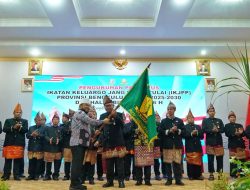 Gubernur Bengkulu Helmi Resmi Kukuhkan Pengurus IKJPP Periode 2025- 2030