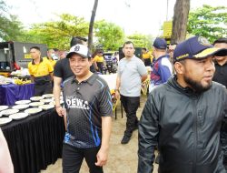 Walikota Dedi Wahyudi Bersama Gubernur Helmi Hasan Kompak Bersihkan Lingkungan Pantai Panjang