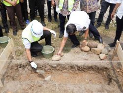 Walikota Dedi Wahyudi Lakukan Peletakan Batu Pertama Pembangunan Pengendalian Banjir