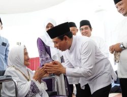 Walikota Dedi Wahyudi Bersama Wakil Lepas 320 JCH Kota Bengkulu di Masjid Merah Putih