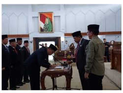 Wagub Mian Lantik 7 Pejabat Berasal dari Pemkot dan 3 Kabupaten