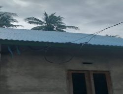 Pemdes Gunung Ayu Meminta Pihak PLN Untuk Croschek Kabel Yang Mengantung Di Atap Warga