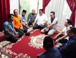 Wujud Kepedulian, Walikota – Asdep Kemenparekraf Kunjungi dan Beri Santunan Keluarga Korban Kapal Karam