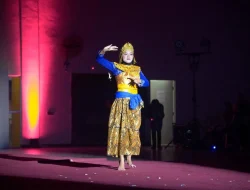 Mahasiswa Program Studi Ilmu Komunikasi UMBY Mengenalkan Budaya Indonesia Diforum Internasional