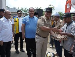 Bupati Asahan dan Wakil Bupati Asahan Serahkan Bantuan dan Tinjau Tanggul Jebol di Desa Sei Dua Hulu