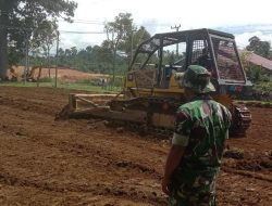 Satgas TMMD Ke-124 Kodim 0408/BS Garap Lahan Pembuatann Lapangan Voli