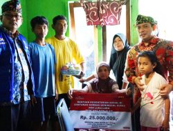 Walikota Bengkulu Serahkan Bantuan Secara Langsung Pada Korban Kebakaran di Pondok Besi