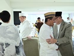 Cek Endra Shalat Idul Adha Bersama Ketum Golkar Bahlil Lahadalia  Cek Endra, Golkar Jambi, Bahlil Lahadalia, Ketum Golkar