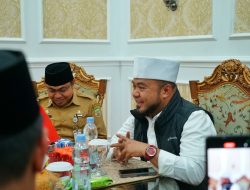 Gubernur Helmi Hasan Beri Hadiah Pada Seorang Nelayan Penolong Kapal Tenggelam Siap Untuk Berangkat Umroh