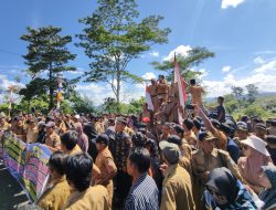 Ribuan Massa Geruduk Kantor Bupati Seluma, Tuntut Gaji 6 Bulan Kepala Desa Perangkat Desa dan BPD