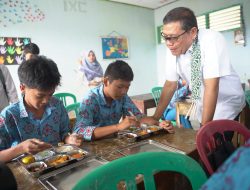 Pastikan Standar Gizi dan Kalori, Kepala Staf Kepresidenan Letjen TNI Tinjau Program MBG di Bengkulu