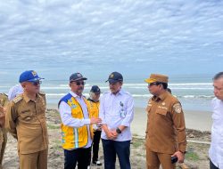 Walikota Bengkulu Bersama Kadis PUPR Kota Benm Tinjau Area Joging Track di Pantai Panjang