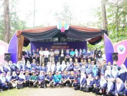 Wawali Bengkulu Bersama 1.400 Mahasiswa Poltekes Kemenkes Kompak Bersihkan Pantai Panjang