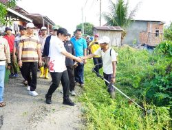 Pemkot Bengkulu Bersama Lurah Sidomulyo Laksanakan Kegiatan Gotong Royong