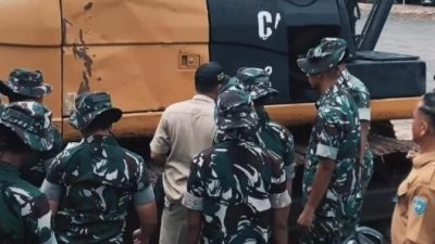 Anggota TNI AD Latihan Menggunakan Alat Berat Bersama Dinas PUPR Kota Bengkulu