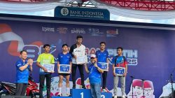 Dorong Gaya Hidup Sehat dan Digitalisasi Daerah, Gubernur Helmi Hasan Lepas 8K Merah Putih Beach Run 2025