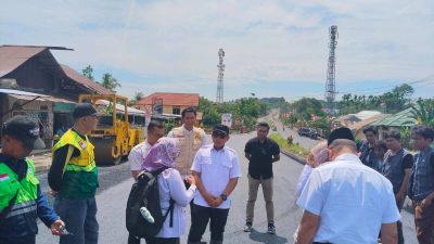 Walikota Dedi Wahyudi Tinjau Proses Pengaspalan Jalan Aru Jajar