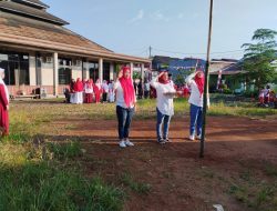 Semarakkan HUT ke-80 RI, Warga Pekan Sabtu Gelar Upacara Berdera di Lapangan Masjid Raudhatul Janah