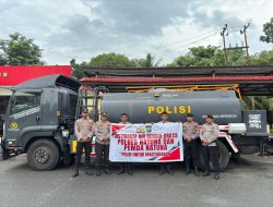 Polres Natuna Salurkan 8 Ton Air Bersih untuk Warga Binjai