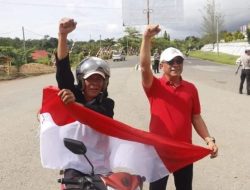 Pemkab Seluma Bagikan Bendera Merah Putih Gratis di Simpang Tugu Enam Tais